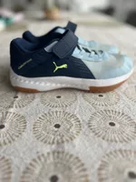 Puma Sportschuhe blau hellblau / Hallenturnschuh
