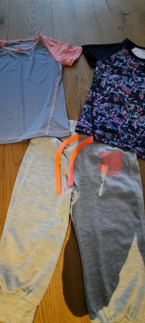 Kleiderpakete & -sets: Sportkleider Gr. 122-128 – Gebraucht aus Pfäffikon ZH von some82