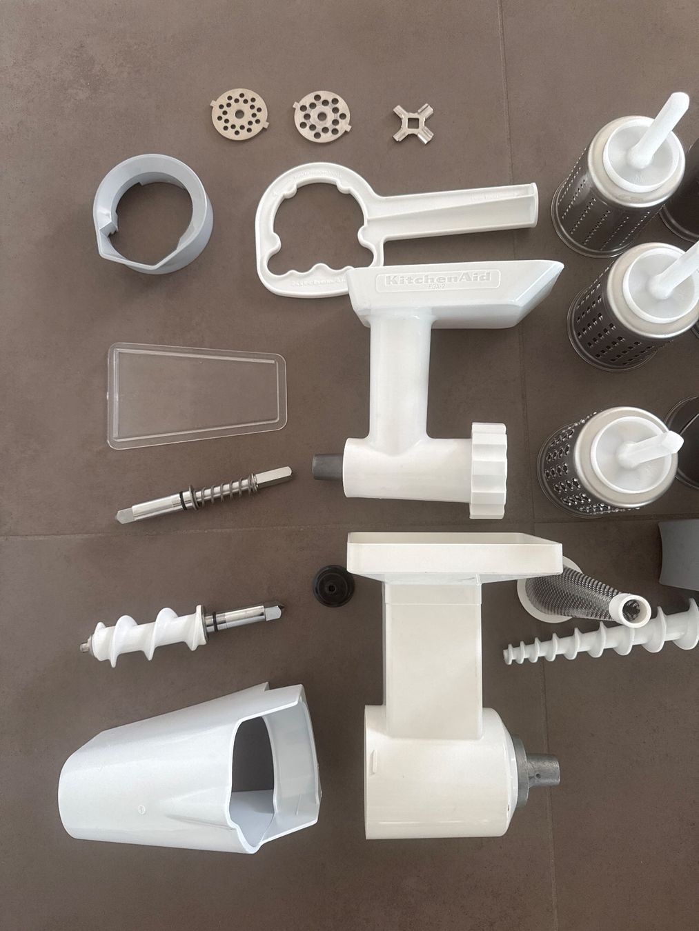 Kitchenaid Appareils de cuisine: Original KitchenAid Zubehör: Entsafter, Raffeln, Fleischwolf – D'occasion à Zofingen par reevb 2