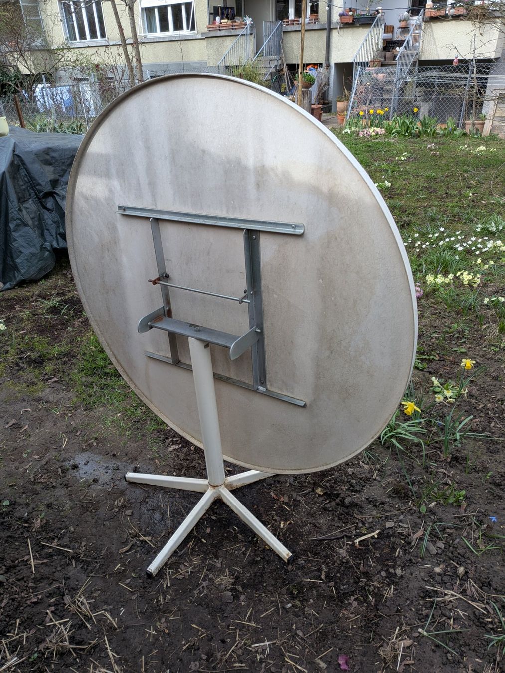 Tische: Gartentisch – Gebraucht aus Bern von dav_w85d 1