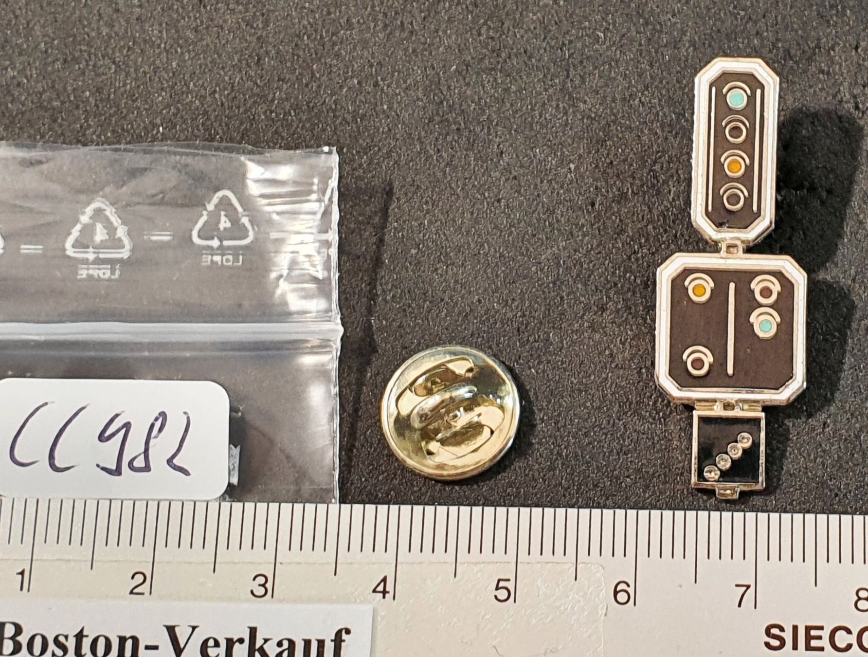 Plaketten & Abzeichen: CC982 - Pin Signal Eisenbahn – Defekt aus Reinach BL von Boston-Verkauf 1
