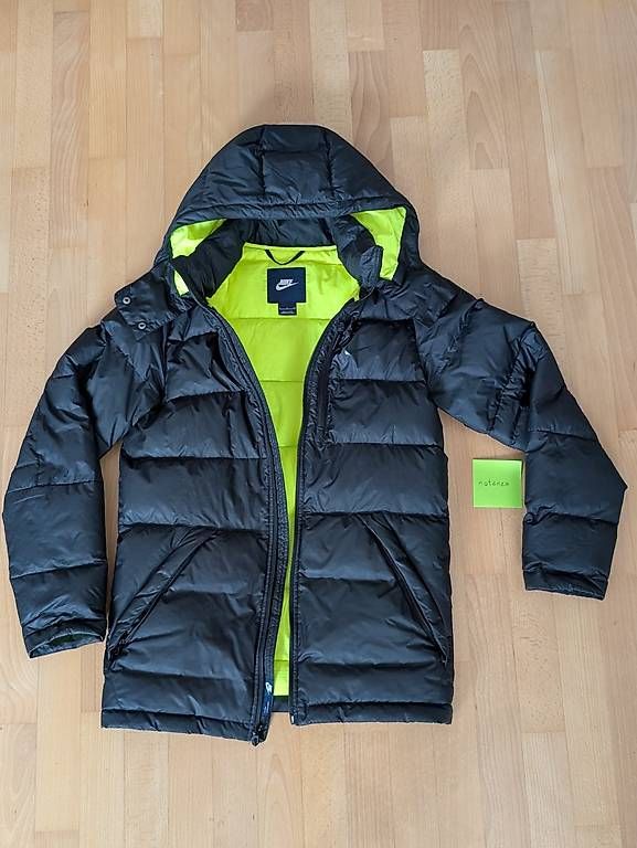 Cappotti: Nike Daunenjacke lang S – Usato da St. Gallen venduto da notenea