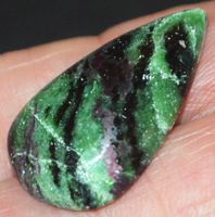 Cabochon L-9037 – Rubin Zoisit 30x16,5mm