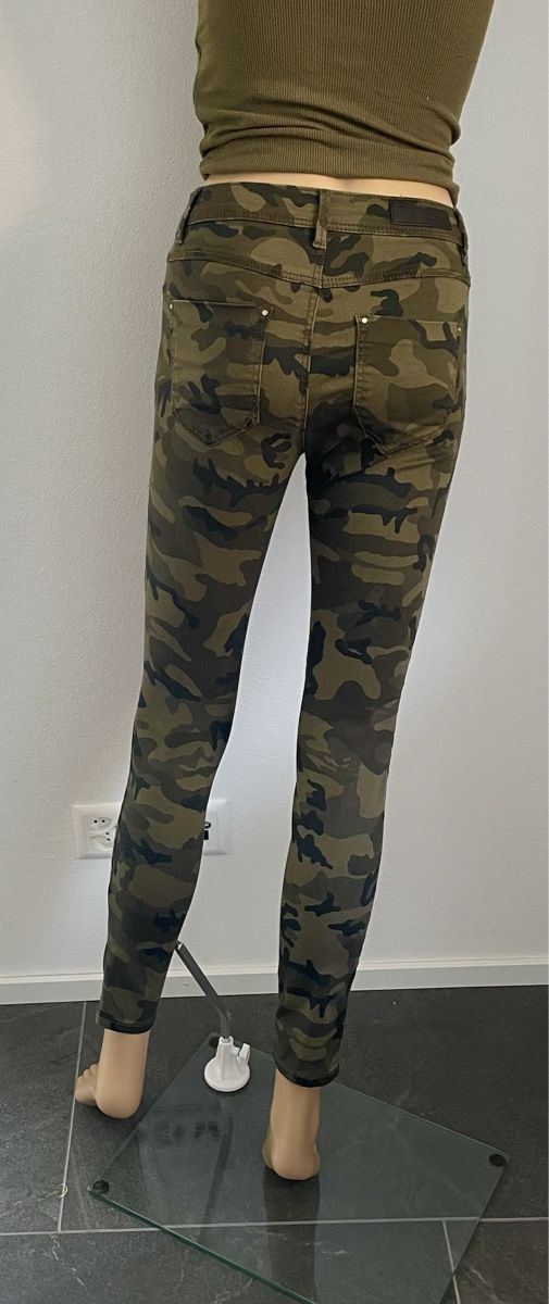 Stradivarius Pantaloni: Militär Hosen & Pullover - NEU - Grösse 34 – Nuovo (secondo la descrizione) da Wohlen AG venduto da pinkyandgreeny 3
