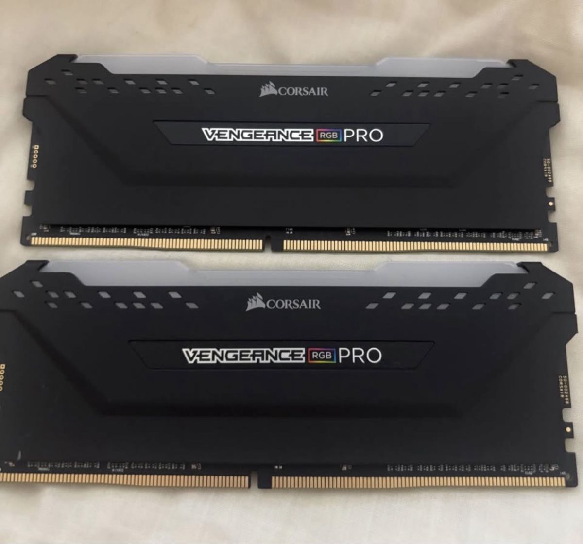 Corsair Cartes mémoire: RAM DDR4 – Neuf (Voir description) à Orbe par car_8grw
