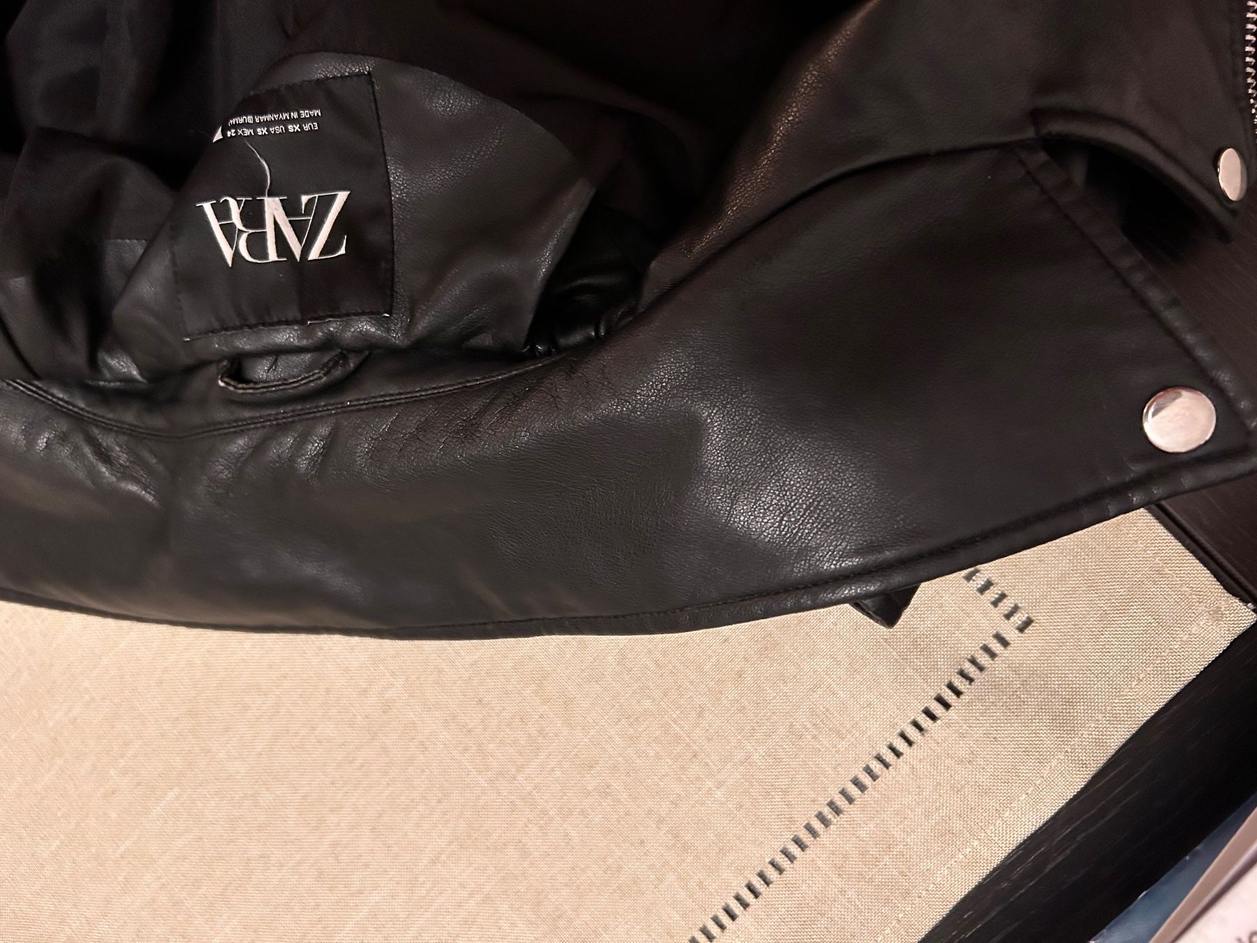 Zara Giacche: Giacca ecopelle Zara modello over – Usato da Rancate venduto da Birbine 5