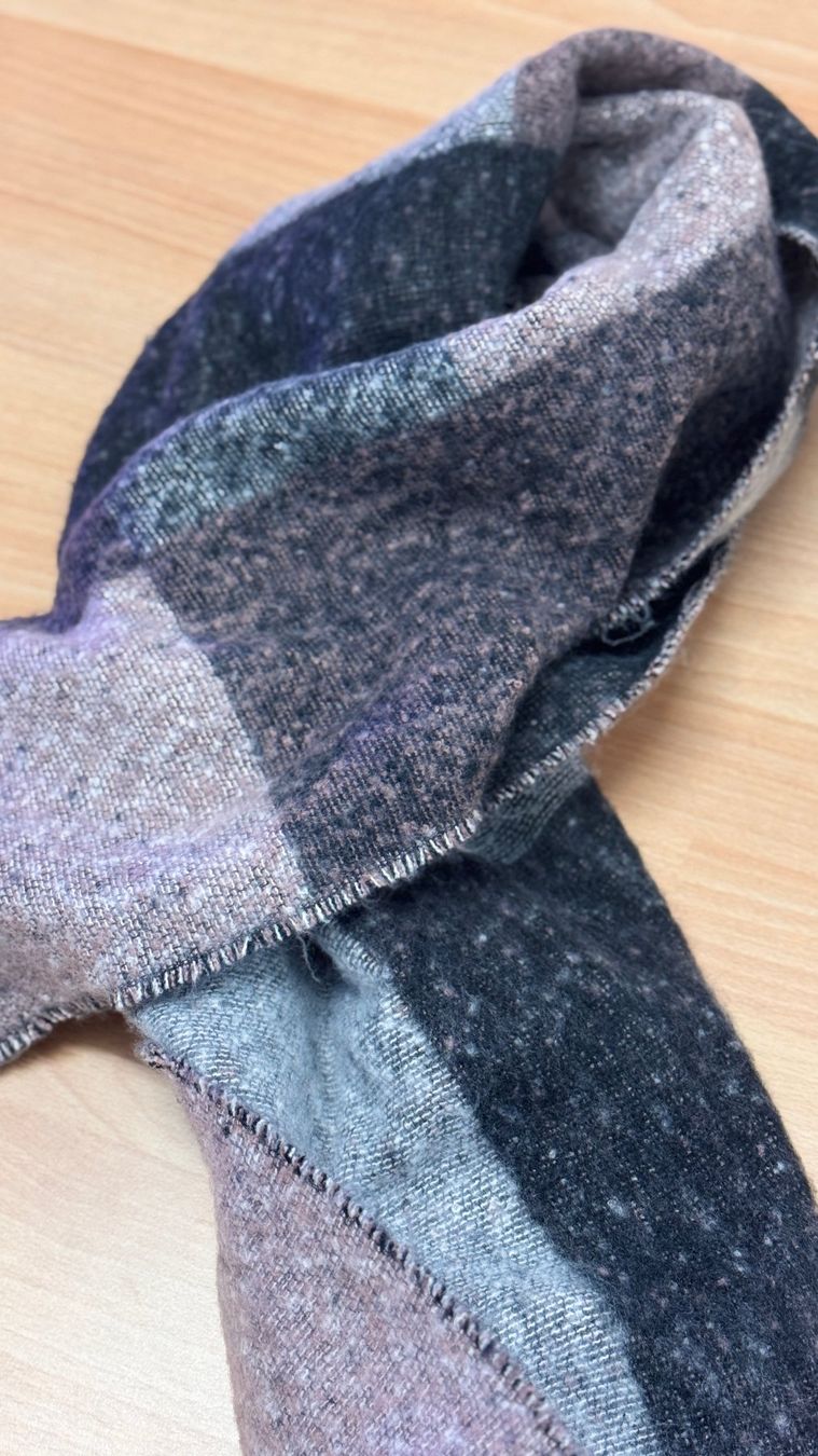 Foulard & Sciarpe: Schal Karomuster Wolle gemischt neuwertig – Usato da Ostermundigen venduto da Vangiolillo 2