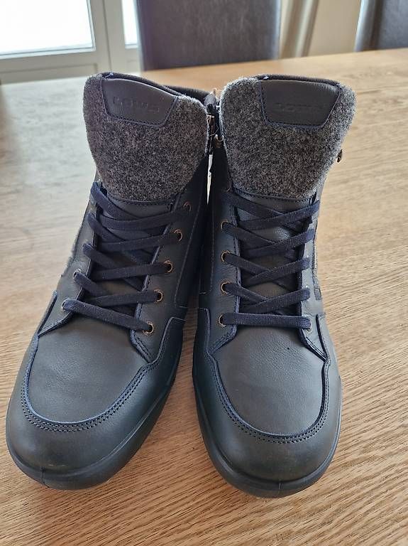 Scarpe da uomo: Chaussures neige LOWA taille 45  – Usato da Les Bioux venduto da Alain_rochat 1