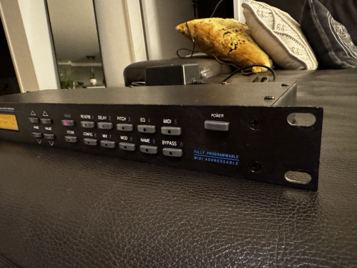 Alesis Strumenti musicali: Alesis Quadraverb Plus - Multieffektgerät – Usato da Zürich venduto da 1cut2 3