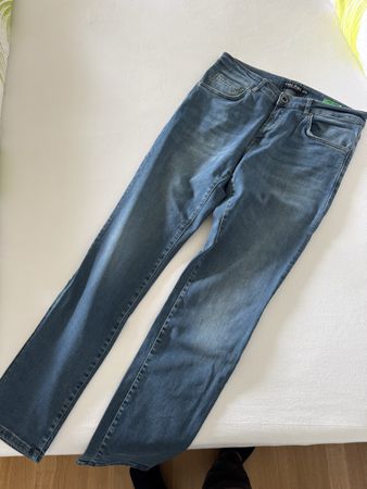 Cars Jeans