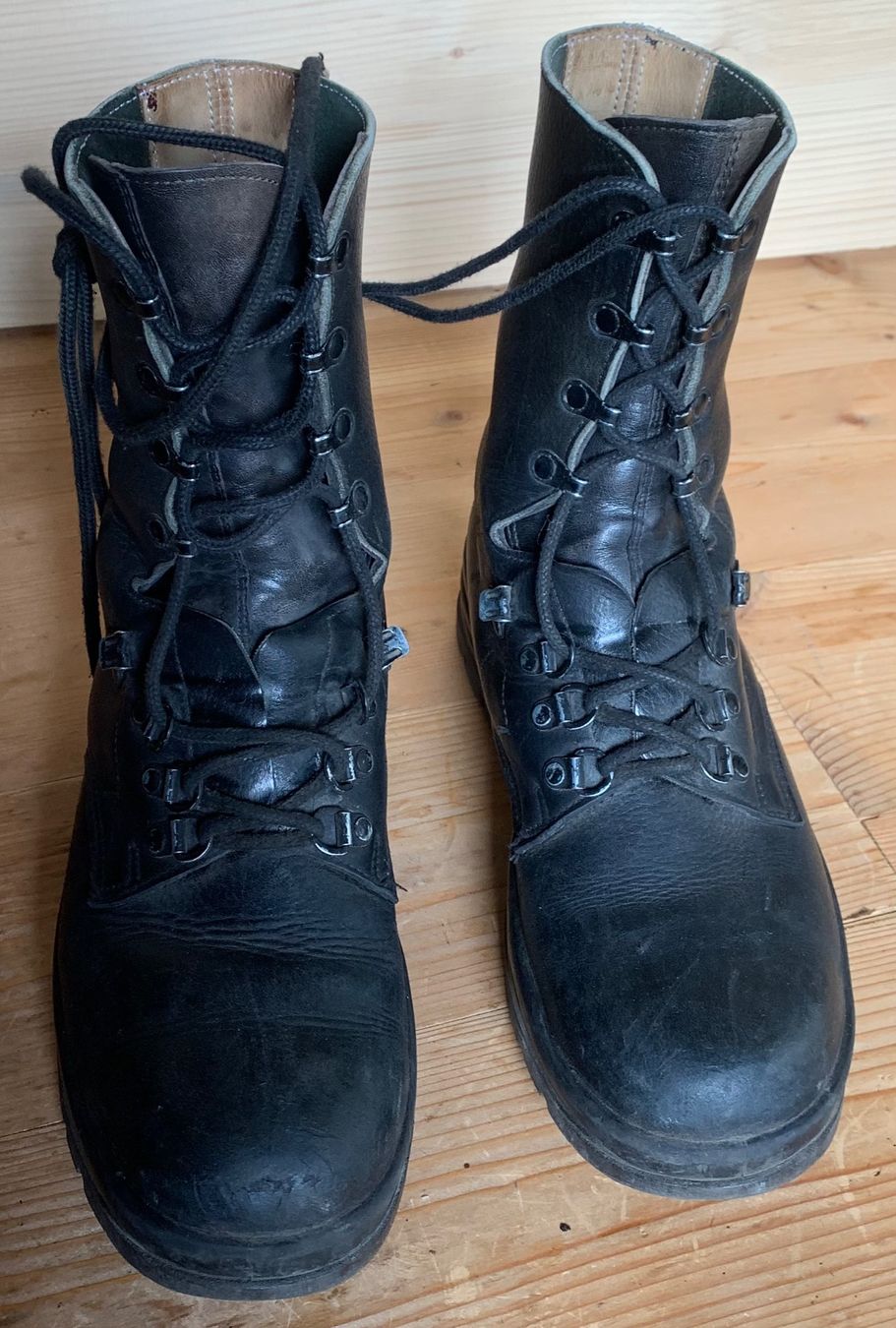 Schweizer Armee Herrenschuhe: Kampfstiefel der CH Armee Grösse 280/4 – Gebraucht aus Goldingen von Bergler012 1
