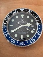 WANDUHR im "BATMAN" Look mit Datum und Sekundenzeiger