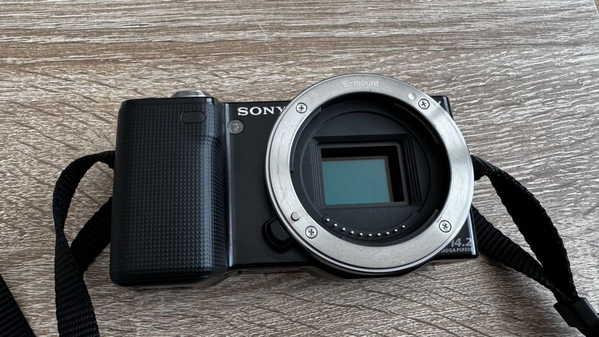 Sony Fotocamera: Sony Alpha NEX-5  Systemkamera mit 18-55mm Objektiv – Usato da Münsingen venduto da Marosch1 5