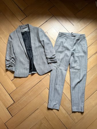 Hosenanzug grau-weiss gemustert XS/S
