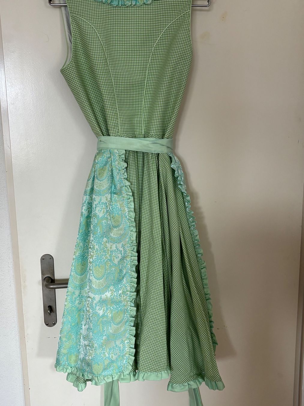 Vestiti: Bayerisches Dirndl – Usato da Zug venduto da Swissananda 2