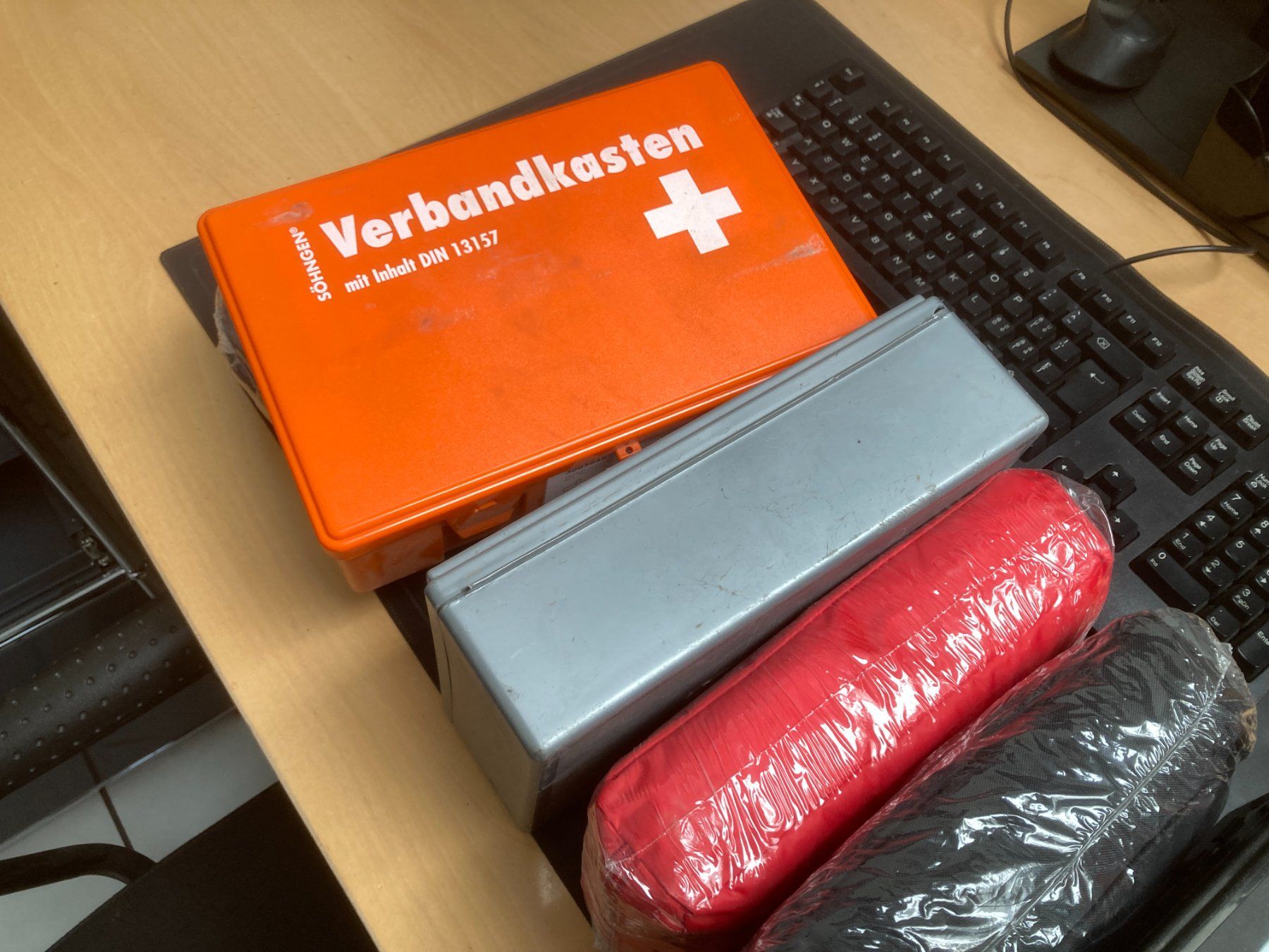 Verbandkästen: 8 Verbandstaschen neu & gebraucht Samariter – Gebraucht aus Cham von WB2223 3