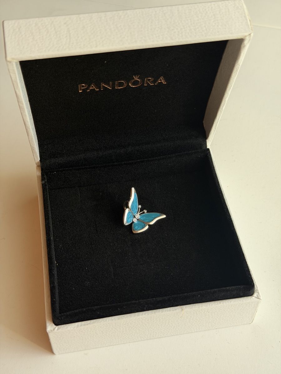 Pendentifs: Pandora Charm – Neuf avec emballage d'origine à Lichtensteig par tar_rg8w