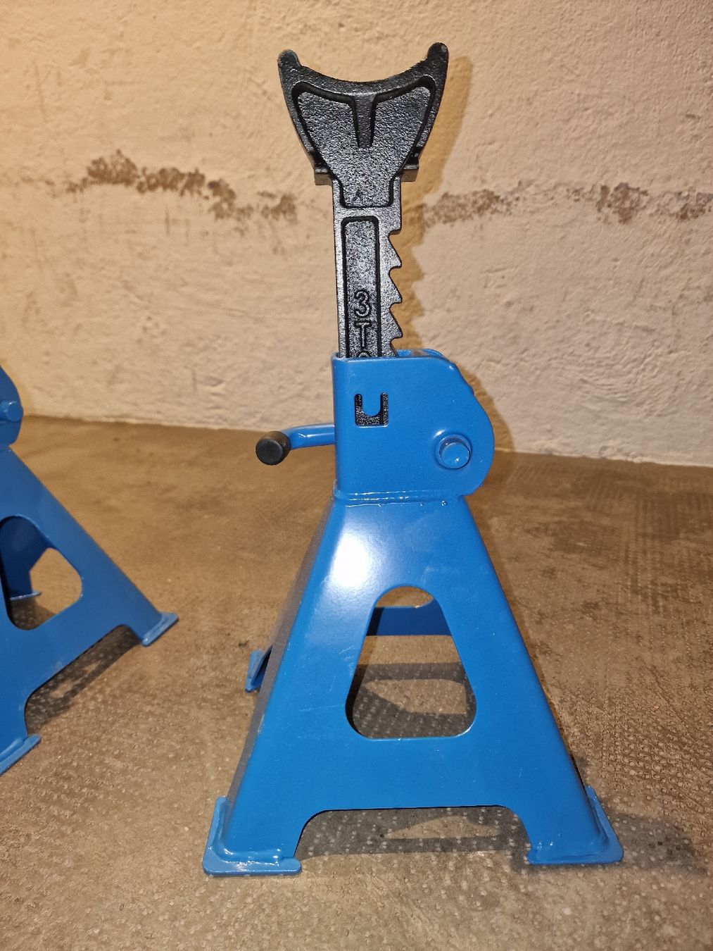Altro in Decorazioni & Accessori: 3 TON jack stands – Usato da Basel venduto da jua_vy2c 2