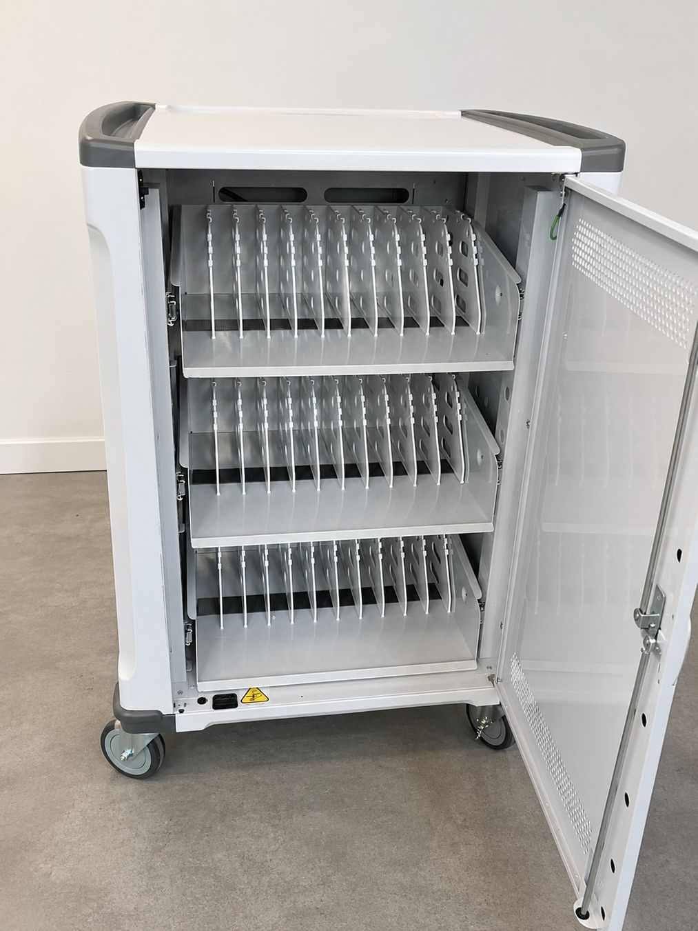 Valigie & Borse: Laptopwagen – Nuovo (secondo la descrizione) da Ebmatingen venduto da Aquafish 1
