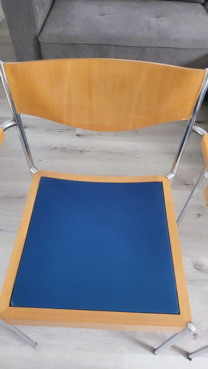 Horgen Glarus Stühle: 4er Set Horgen Glarus Stühle mit blauen Sitzflächen – Gebraucht aus Ramsen von Myclothesforu 3