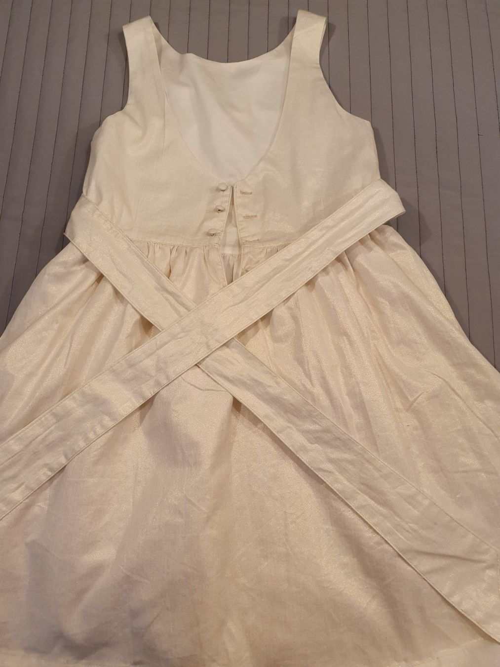 Vestiti & Gonne: Festkleid und Hut Gr.122-140 – Nuovo (secondo la descrizione) da Volketswil venduto da gloriamundi 2