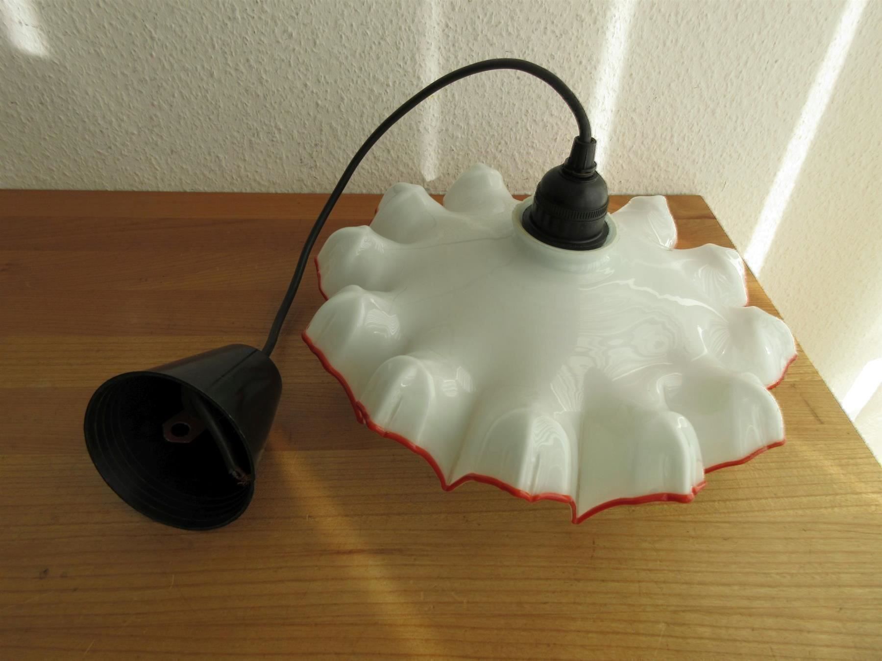 Lampadari & plafoniere: Weisse Hängelampe mit rotem Rand – Usato da Binningen venduto da Oldfashion 2