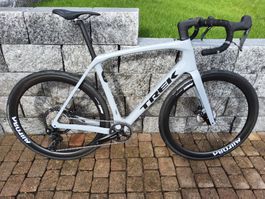 Neues Trek Domane Carbon Gravel- / Allroad-Velo (Grösse 58)