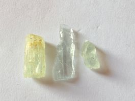 3 unbehandelte, natürliche Berylle (davon 1 Aquamarin)