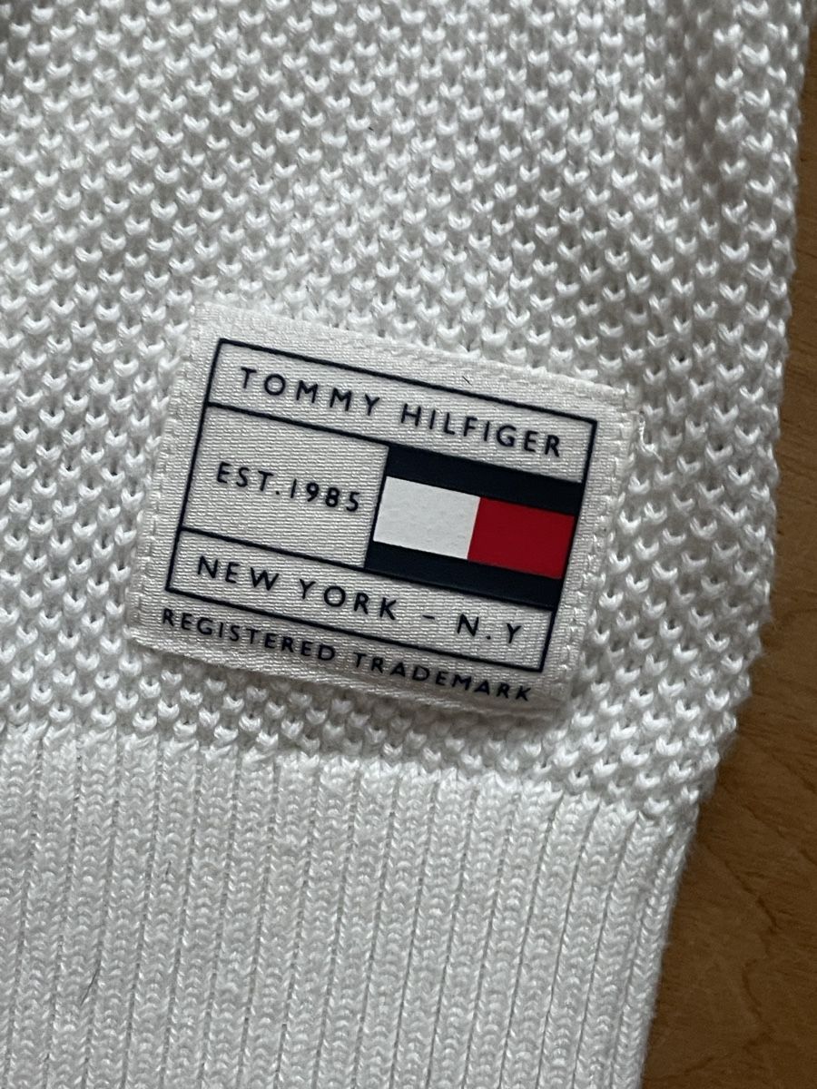 Tommy Hilfiger Pulls et sweat-shirts: Pullover Tommy Hilfiger 176 neuwertig  – D'occasion à Fribourg par Mymikrakra01 4
