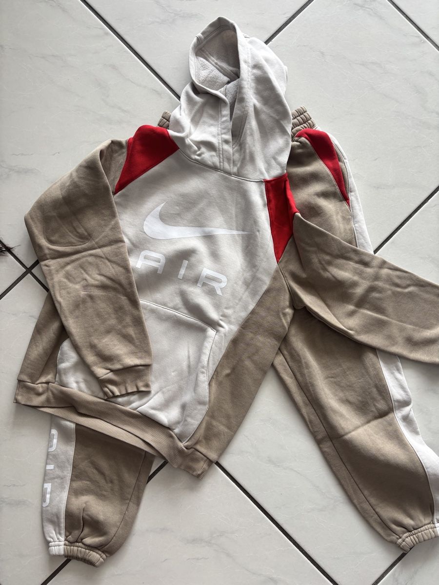 Nike Kleiderpakete & -sets: 2 x Nike Trainer – Gebraucht aus Niederuzwil von Amicio 4