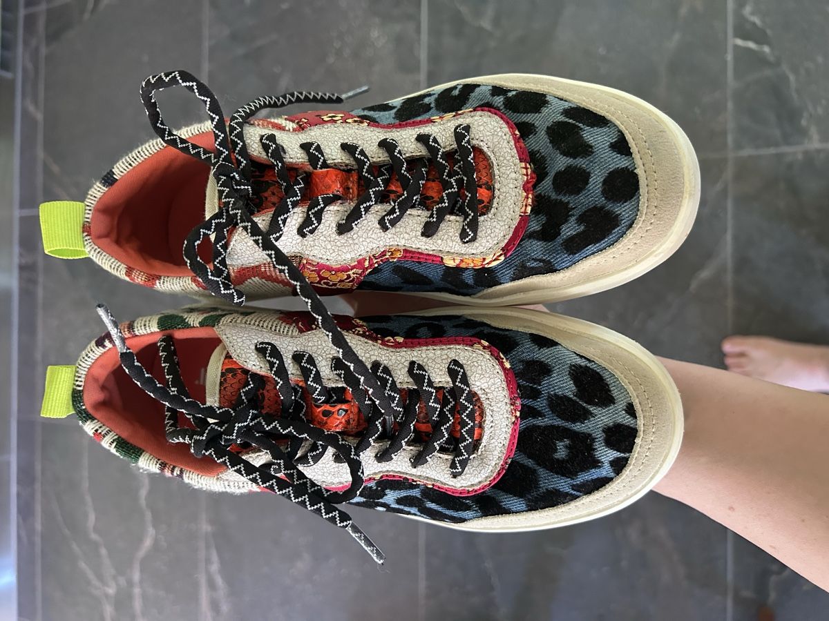 Desigual Scarpe da donna: Desigual Turnschuhe, Gr. 37, bunt gemustert – Usato da Kleinandelfingen venduto da Doratschikov 1