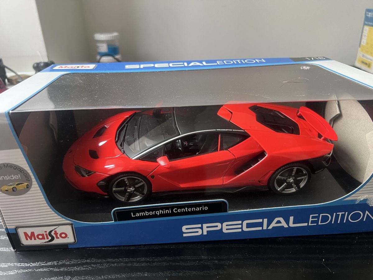 Bburago Modellini d'auto: 8x Supercar collection 1:18 – Nuovo e nell'imballaggio originale da Adliswil venduto da kev_9yyp 1