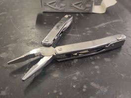 Victorinox SwissTool Spirit 2010 mit Lederetui