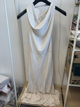 Damen Kleid Beige Rückenbindung S NEU Elegant