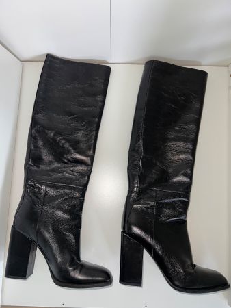 Originale Lederstiefel von Yves Saint Laurent (37,5)