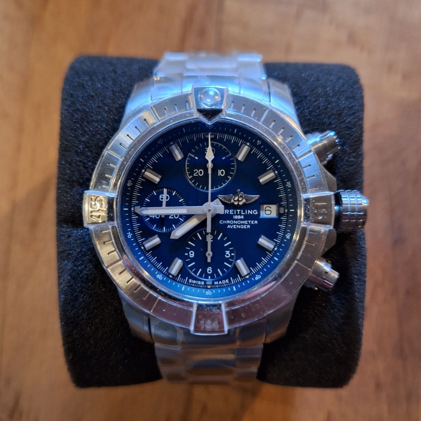 Breitling Orologi: Breitling Avenger Chronograph 43 - A13385101C1A1 – Nuovo (secondo la descrizione) da Basel venduto da OnutWOODLAND 1