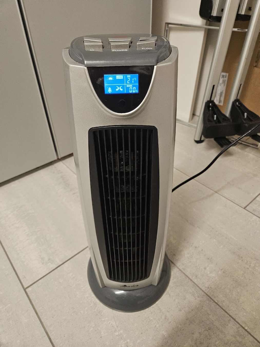 Heizgeräte: Prima Vista Keramikheizer Tower 2000W – Gebraucht aus Galgenen von focusst90