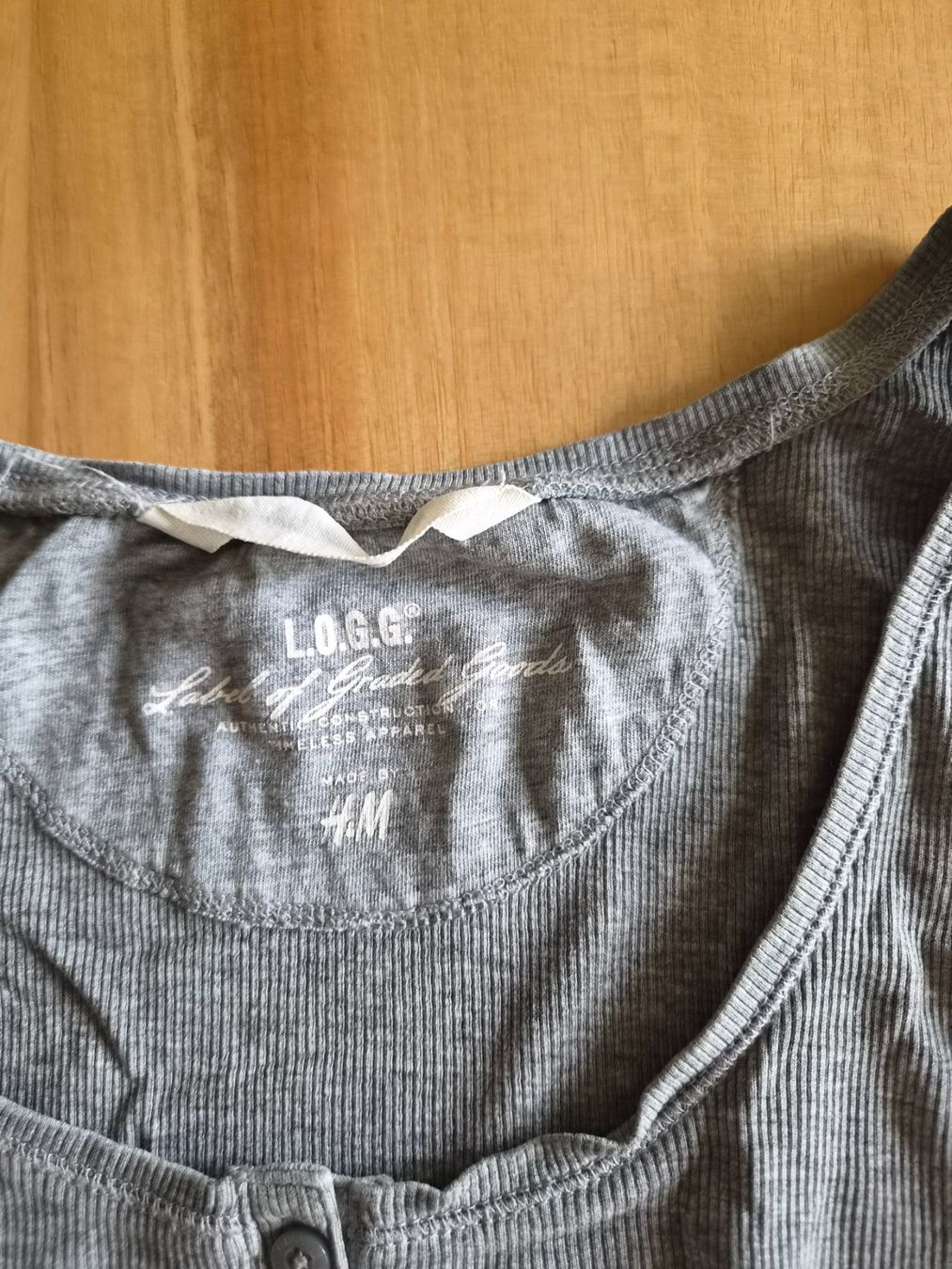 Tops: H&M Top grau Grösse S gerippt – Gebraucht aus Ibach von urs_sl5h 2