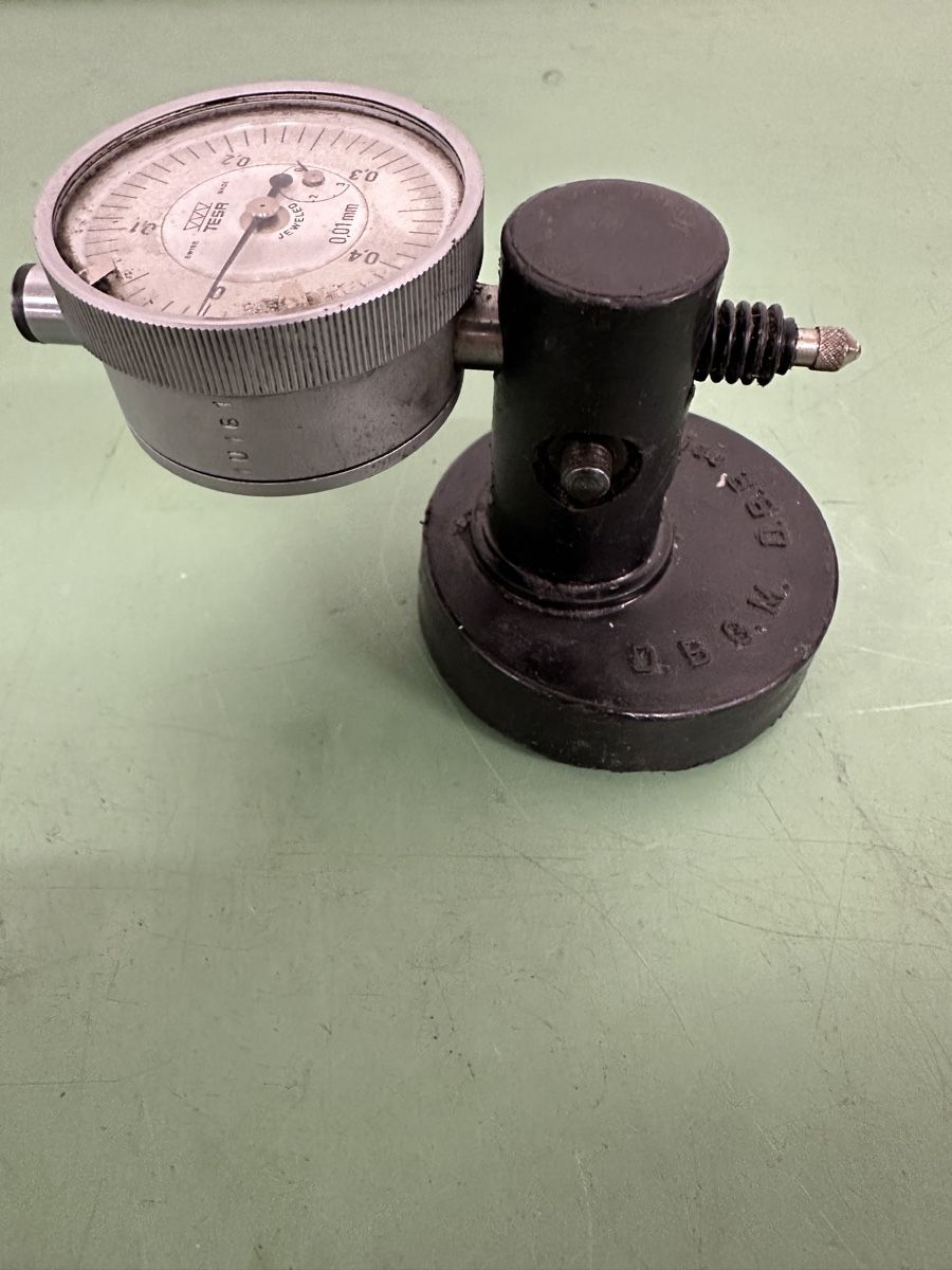 Tesa Misurare: TESA Messuhr mit Magnetständer. – Usato da Aarberg venduto da SNMachines 1