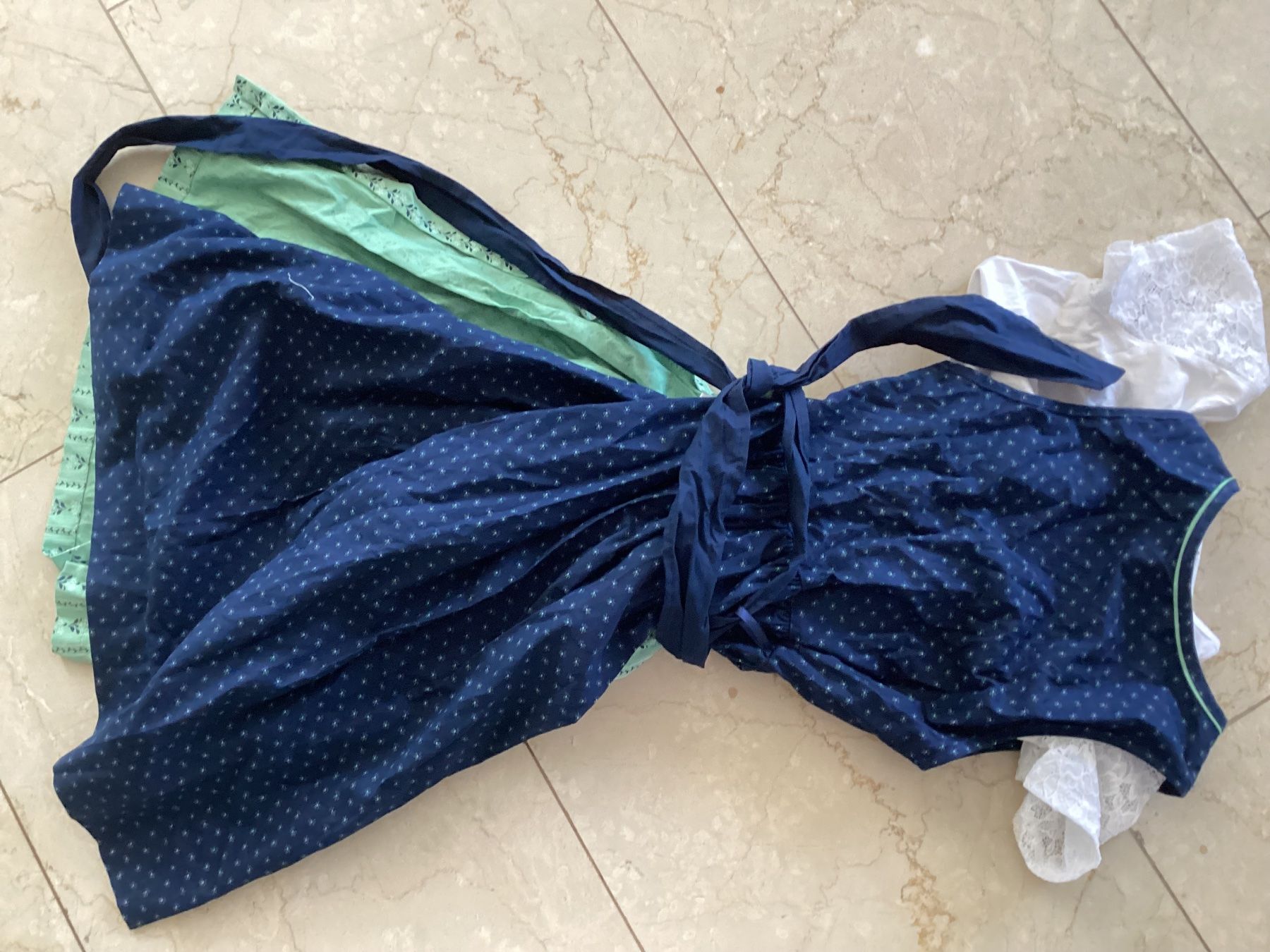 Vestiti & Gonne: Girls Dirndl inkl. Bluse – Nuovo (secondo la descrizione) da Flüelen venduto da ne08 2
