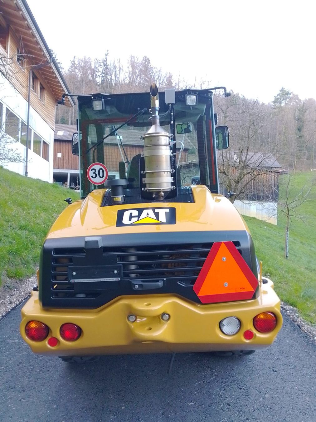 Caterpillar Chargeur de ferme: Cat 906H2 Radlader – D'occasion à Eptingen par JDK01 6