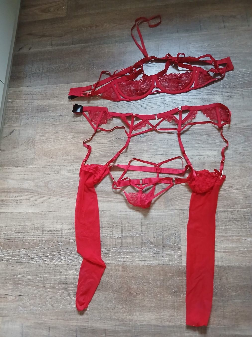 Hunkemöller Altra biancheria intima: Dessous Set rot mit Spitze und Strapsen – Usato da Balsthal venduto da Leila_Luna 1