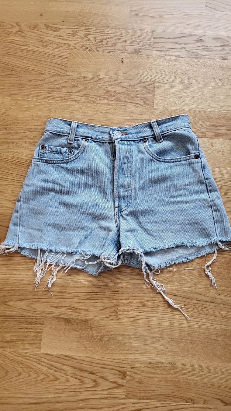Levi's Jeans: Levi's Jeansshorts Gr. 25 – Gebraucht aus Thun von lar_f5kq