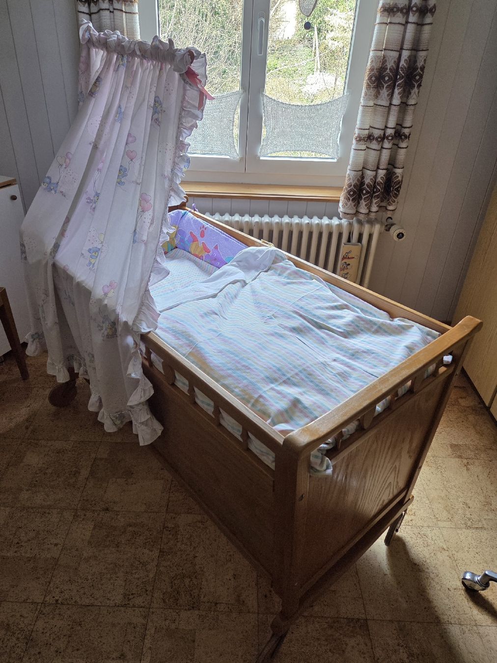 Culle: Kinderbett auf Rollen, Stubenwagen – Usato da Klingnau venduto da Groofty69 1