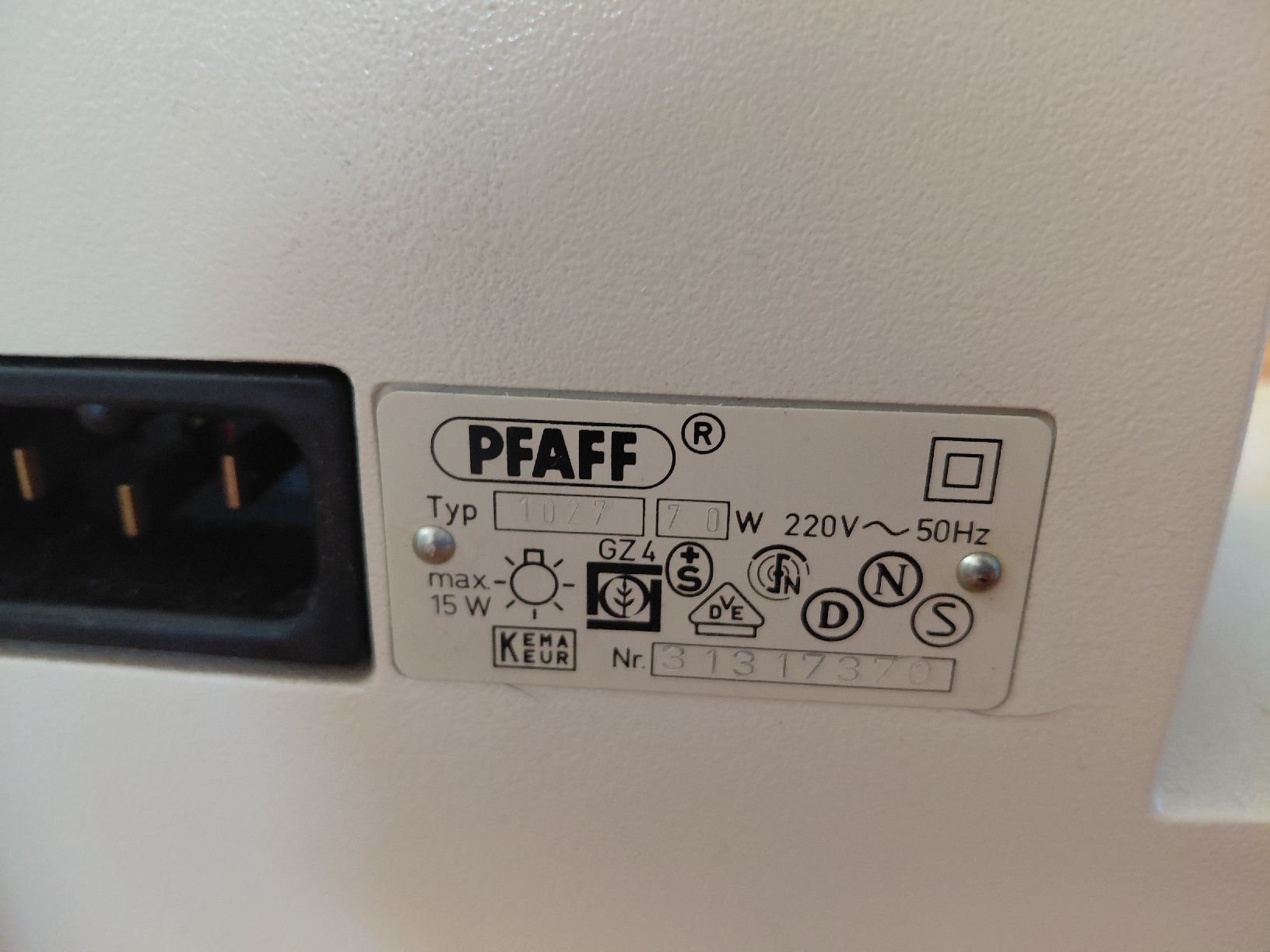 Pfaff Nähmaschinen: Pfaff Nähmaschine  – Defekt aus Benglen von car_8x6z 1