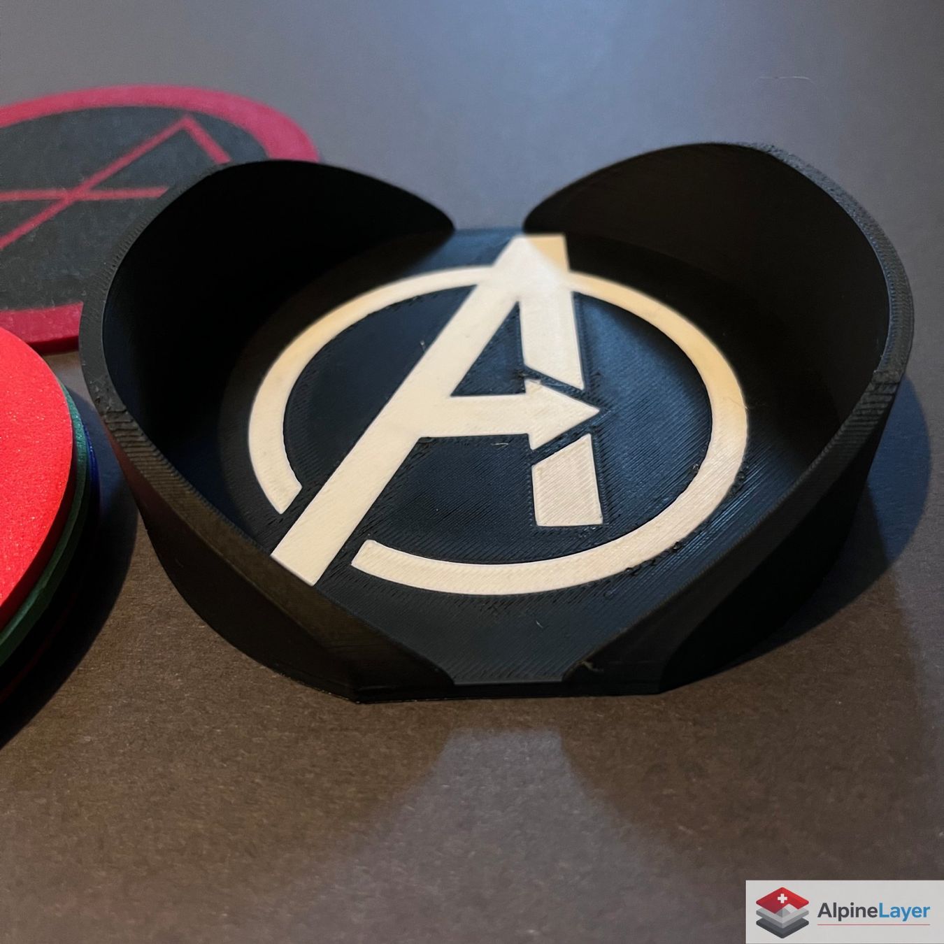 Sottobicchieri: Avengers Superhero Coaster Set with Holder 3D Printed – Nuovo (secondo la descrizione) da Losone venduto da AlpineLayer 8