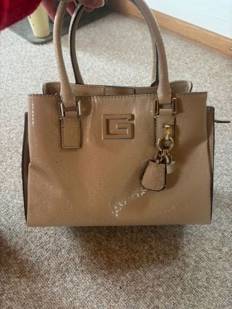Elegante Guess Handtasche in Beige - Top Zustand!