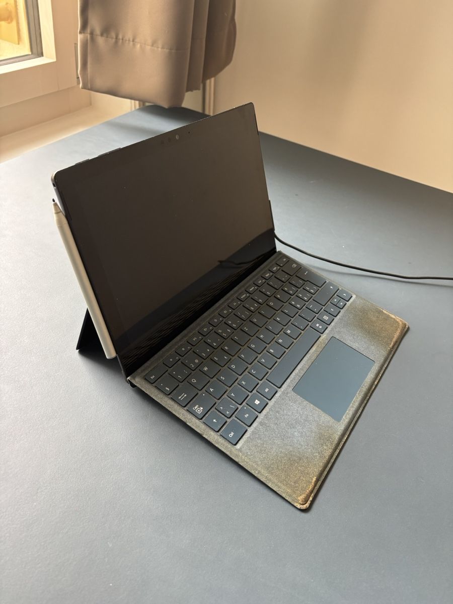 Microsoft Tablet PC: Microsoft Surface 6 Pro inkl. Stift und Tastatur – Defekt aus Zuchwil von rw_99