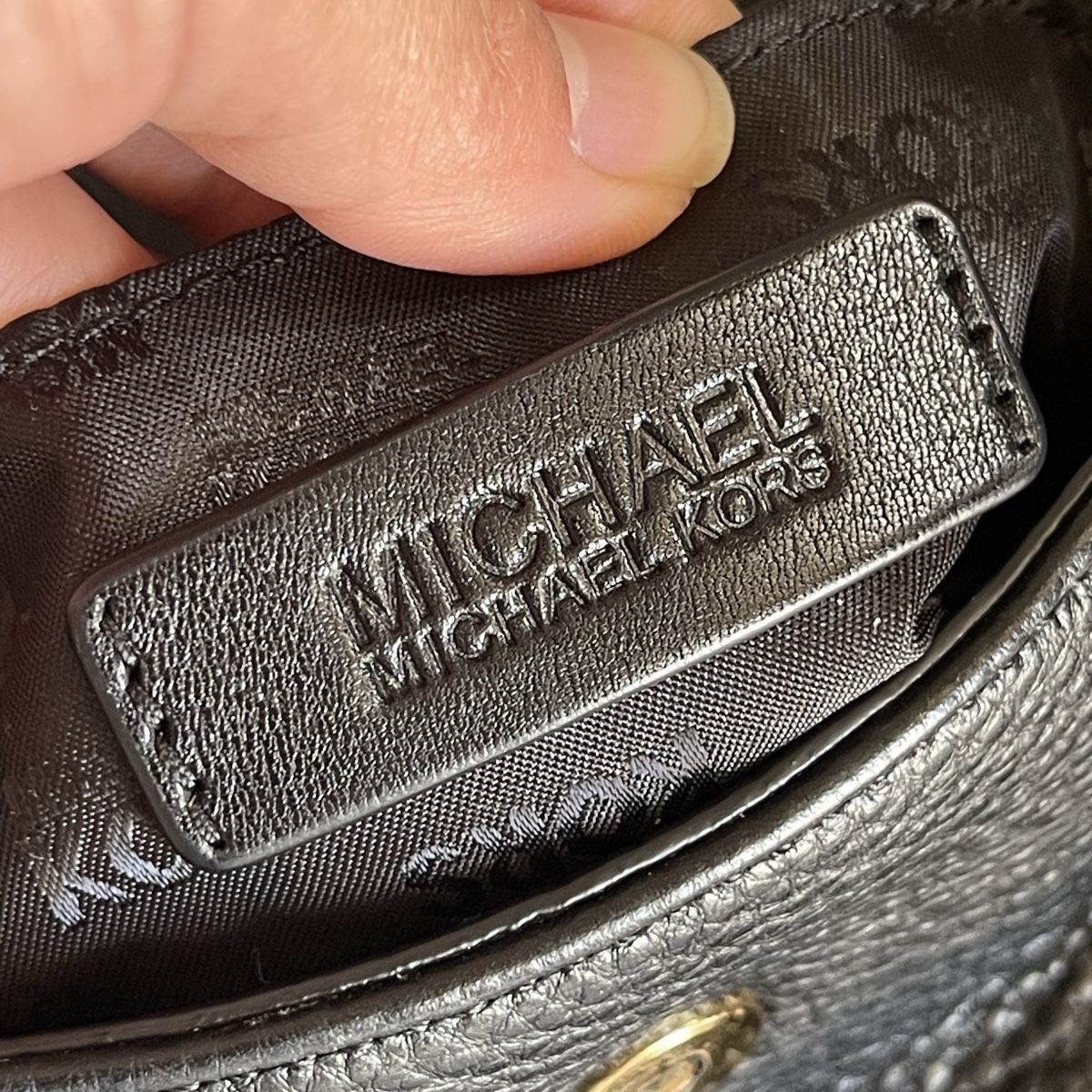 Michael Kors Borse da donna: Schwarze Michael Kors Leder-Umhängetasche – Nuovo (secondo la descrizione) da Bern venduto da dek_7bjd 6