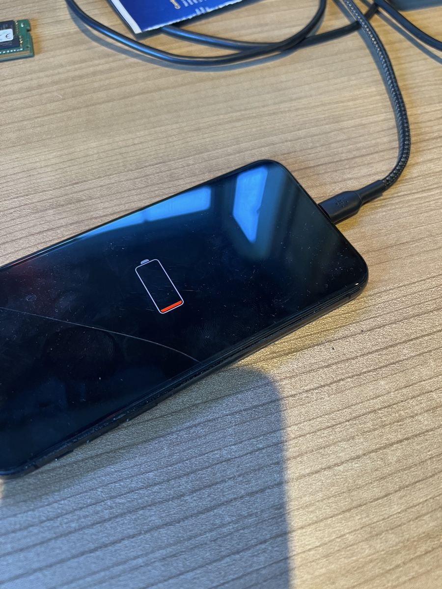 Apple Handys / Smartphones: iPhone defekt als Ersatzteilspender Glasbruch – Defekt aus Sissach von Neuzeitalt
